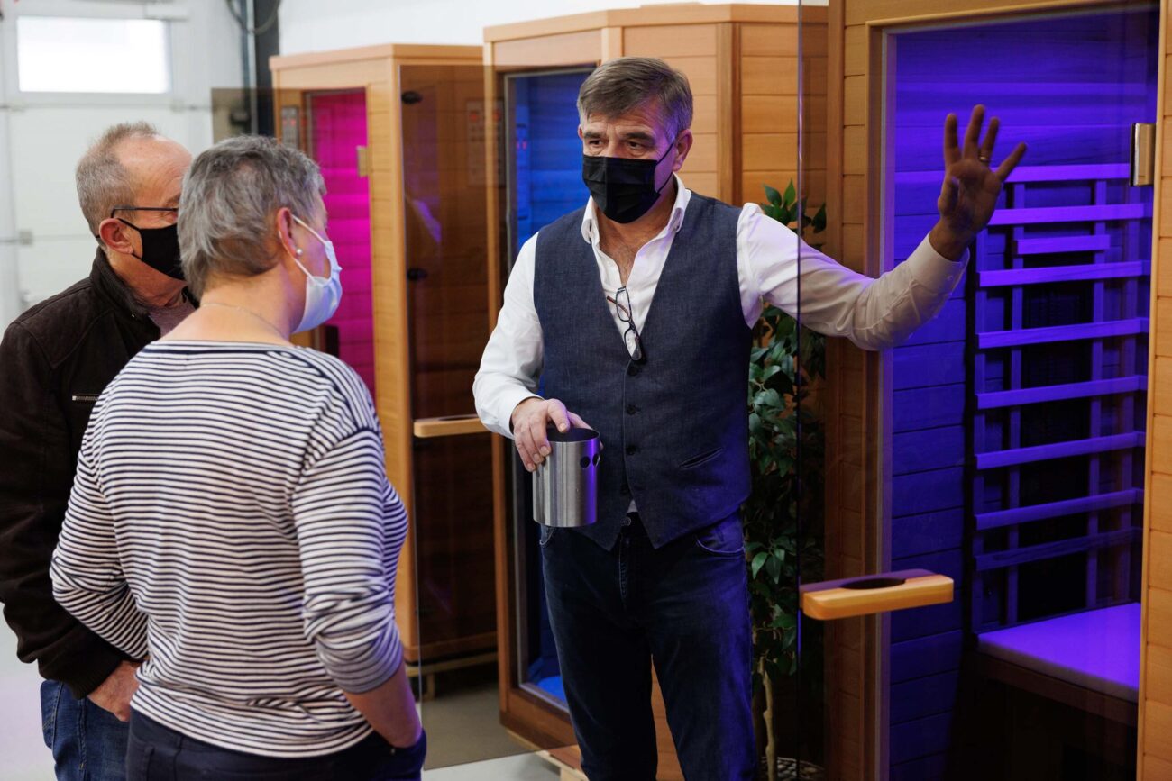 Andreas Weber demonstrierte den Interessenten den Solevernebler.