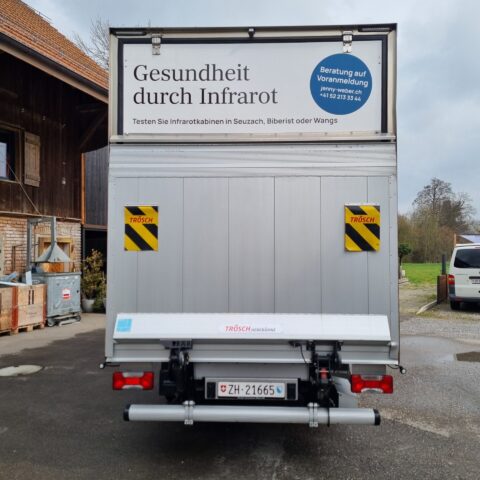 Rückseite des JEWE-Transporters.