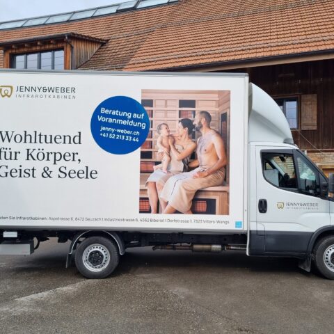 Seitenansicht der JEWE-Fahrzeugbeschriftung.