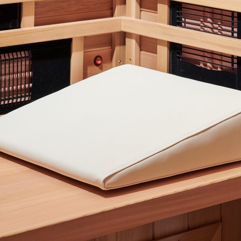 Ergonomisches Keilkissen, das die Wirbelsäule aufrichtet und die Position während der Infrarot-Anwendung unterstützt.