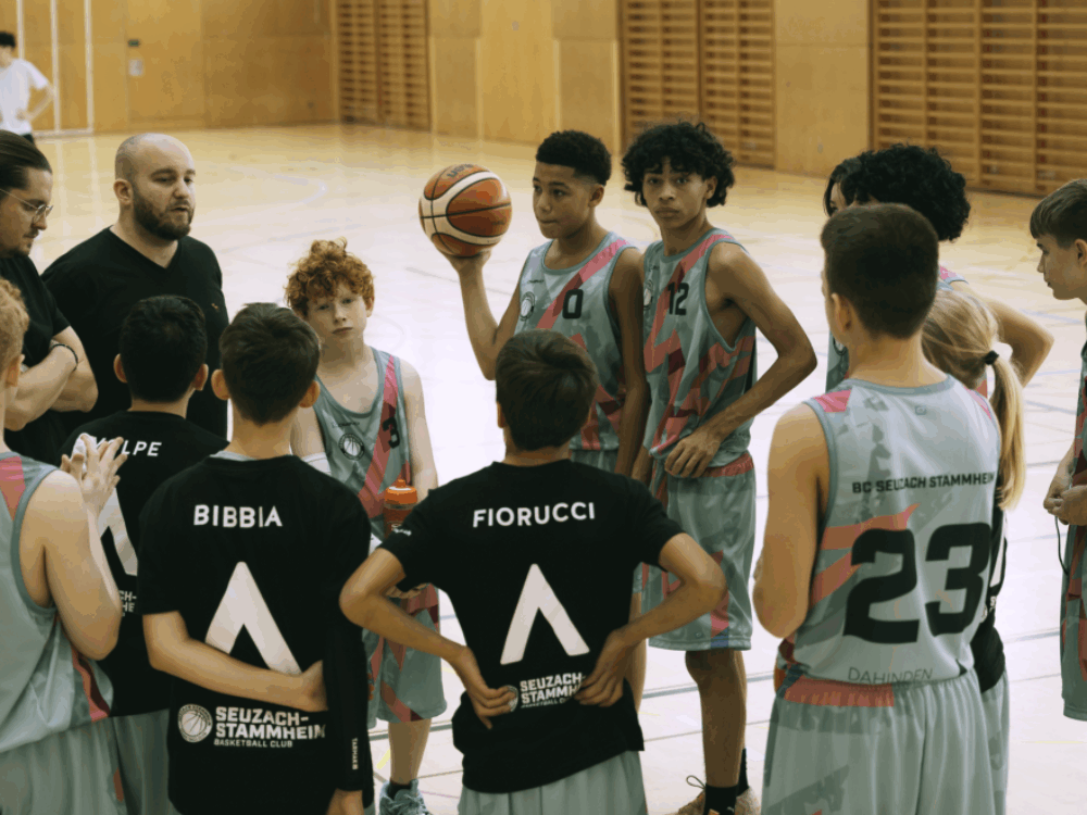 Der Basketballclub Seuzach‑Stammheim fördert Basketballbegeisterung und Teamgeist in der Region. «JENNY & WEBER» unterstützt den Verein als Sponsor mit Fokus auf regionalen Sport.