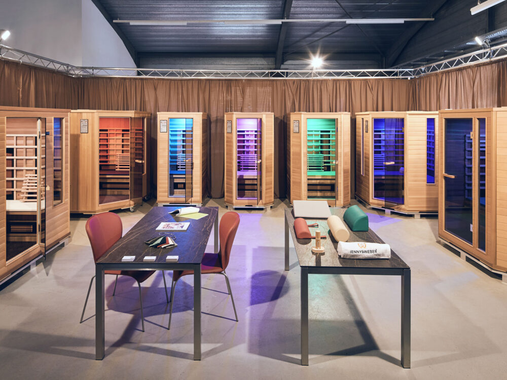 Ausstellungsraum in Seuzach (ZH) mit «JENNY & WEBER» Infrarotkabinen – moderne Infrarotkabinen Ausstellung im Kanton Zürich
